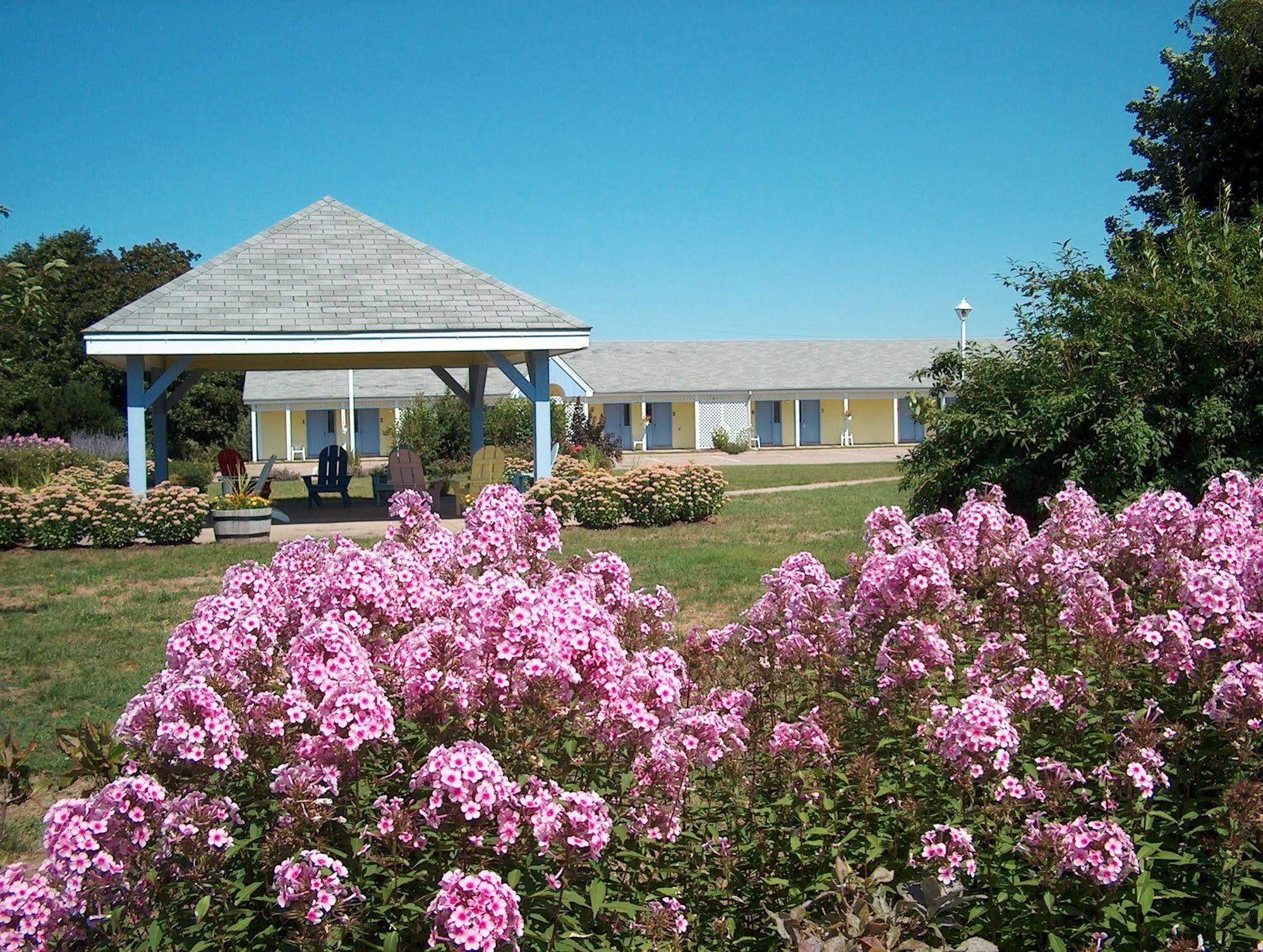Annapolis Royal Inn & Suites Exterior photo